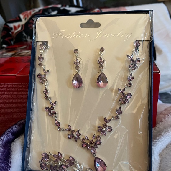Elegant purple and Silver Jewelry Set. Includes necklace, earrings, & bracelet. - Picture 3 of 3